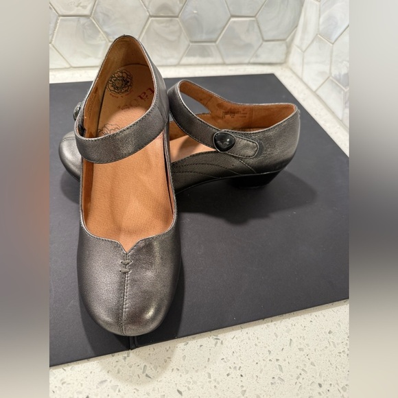 Taos Footwear Shoes - Taos Samba Mary Janes Steel Gray Leather Flats Sz 7.5 Classic EUC Comfort Strap